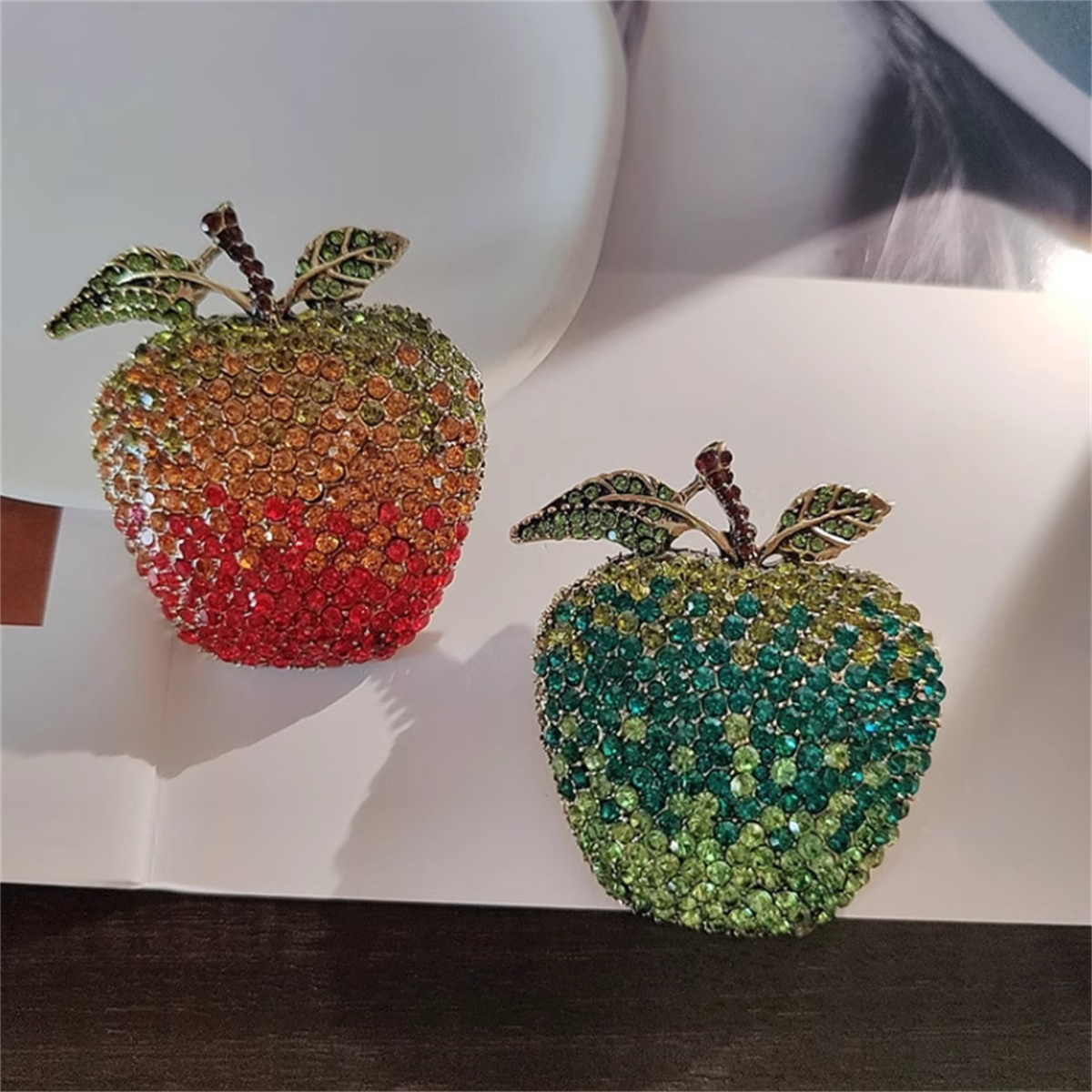 Literary Retro Apple Brooch Ha - огляд і ціна Eve Jewelry & Watches Distribuidor Oficial Rolex